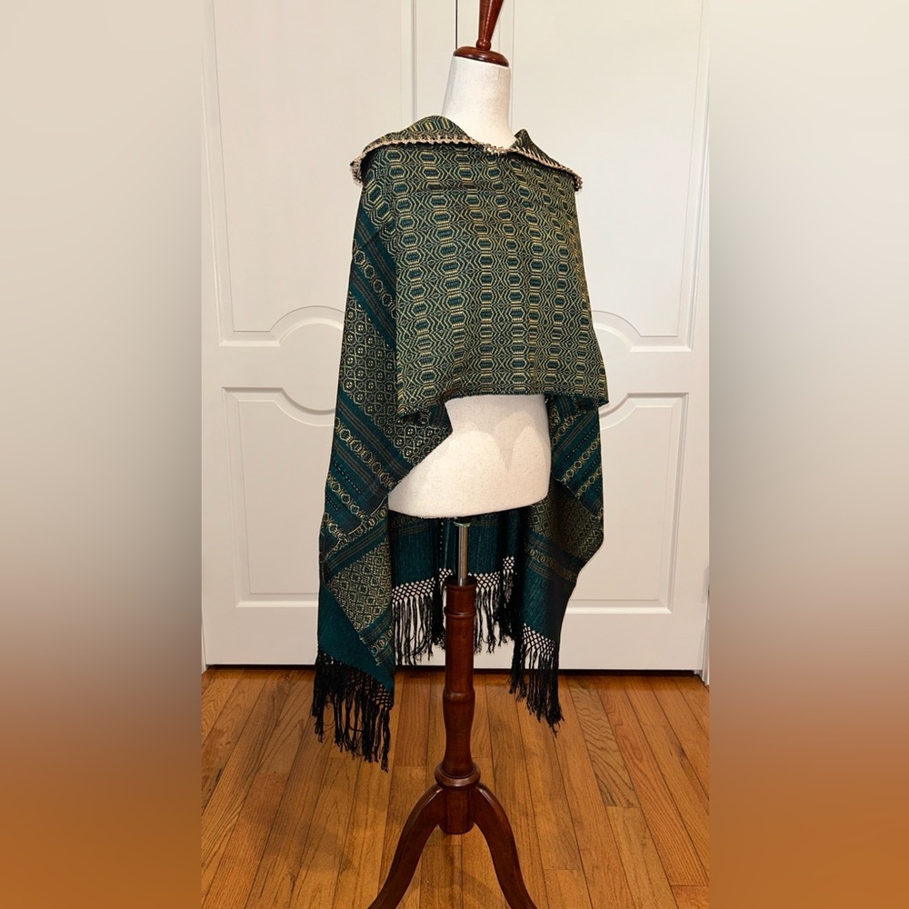 Traditional Mexican rebozo from Oaxaca. Mexican shawl. Rebozo Fringed vest.